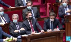 Passe vaccinal : Castex fustige le "coup politique", "pas responsable" des LR