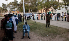 LES GAMBIENS ÉLISENT LEUR PRÉSIDENT
