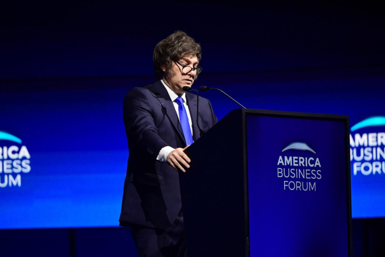 Javier Milei veut interdire l'entrée en Argentine aux auteurs de « messages de haine »