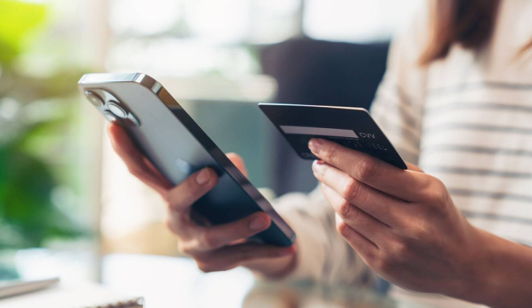 Bientôt la fin du paiement par carte ? / iStock.com - Sitthiphong
