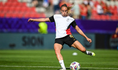 Como frappe aussi fort sur le mercato féminin