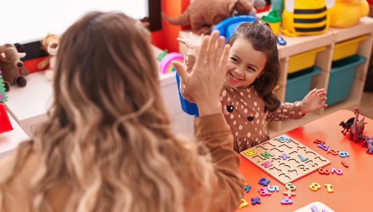 Les formats ludiques invitent les &eacute;l&egrave;ves &agrave; tester des strat&eacute;gies pour r&eacute;soudre des probl&egrave;mes de maths. (cr&eacute;dit: Adobe Stock)