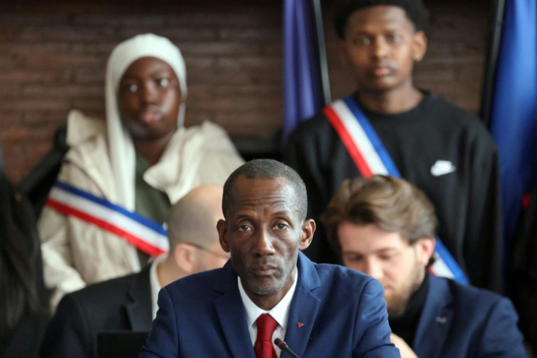 Le maire LFI de Saint-Denis, Bally Bagayoko, à Saint-Denis, le 21 mars 2026  ( AFP / Ludovic MARIN )