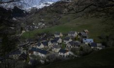 Vue générale du village de Caubous, en Haute-Garonne, le 11 mars 2026 ( AFP / Ed JONES )