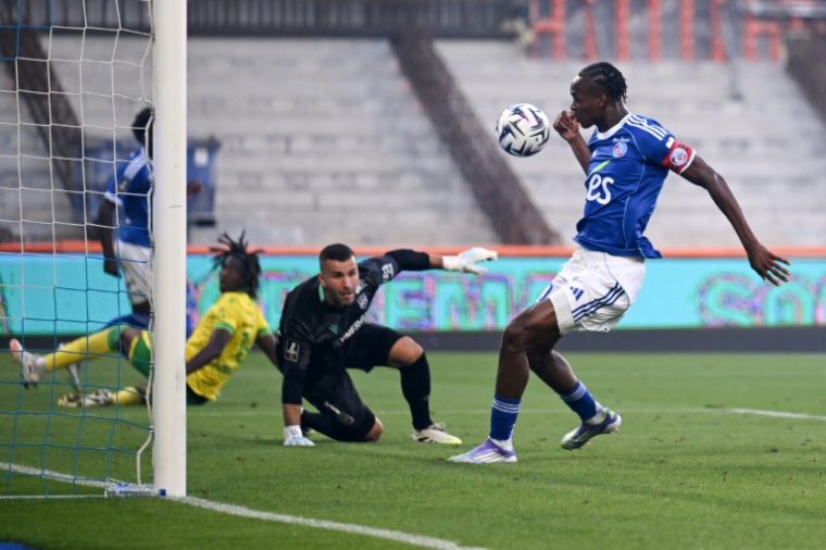 Emmanuel Emegha marque pour Strasbourg face à Nantes, le 24 août 2025 à La Meinau ( AFP / SEBASTIEN BOZON )