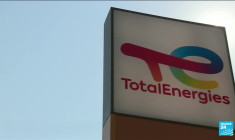 Profits records pour TotalÉnergies : le gouvernement favorable à une nouvelle ristourne à la pompe
