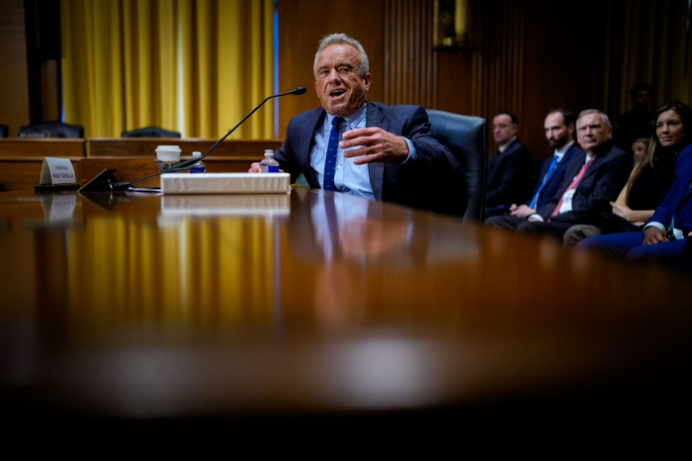 Le ministre de la Santé américain Robert Kennedy Jr. témoigne devant une commission sénatoriale, à Washington, le 4 septembre 2025 ( GETTY IMAGES NORTH AMERICA / Andrew Harnik )