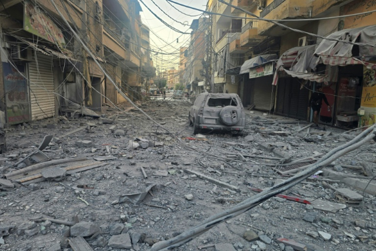 Rue après une frappe israélienne dans la ville côtière méridionale de Tyr, au Liban, le 23 mai 2026 ( AFP / KAWNAT HAJU )
