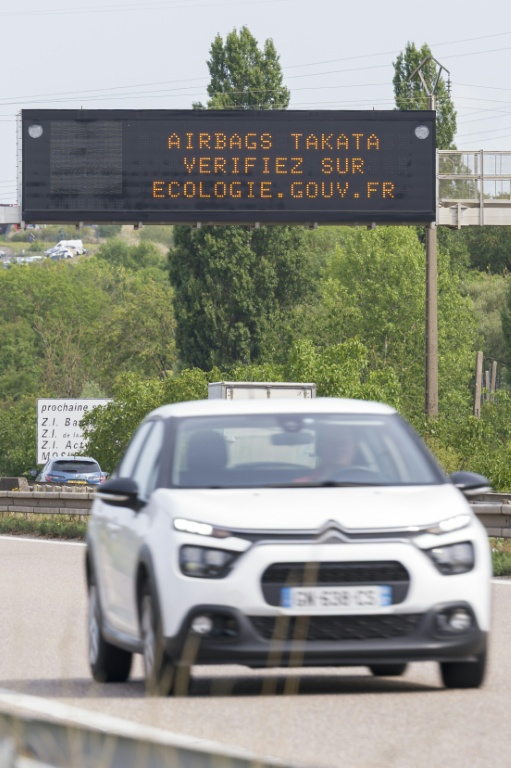 L'association de consommateurs CLCV (Consommation, logement et cadre de vie) a annoncé mercredi lancer une action de groupe visant le constructeur automobile Stellantis au nom de 150 propriétaires de voitures équipées d'airbags Takata défectueux ( AFP / Jean-Christophe VERHAEGEN )