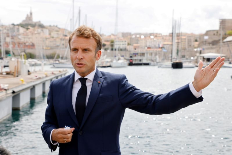 MACRON ANNONCE QUE LA FRANCE ORGANISERA UN SOMMET SUR LES OCÉANS DANS LES PROCHAINS MOIS