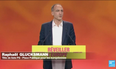 "Réveillez l'Europe" : Raphaël Glucksmann entre dans la course aux Européennes