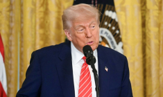 Le président américain Donald trump à la Maison Blanche, le 8 mai 2025 à Washington ( AFP / Jim WATSON )