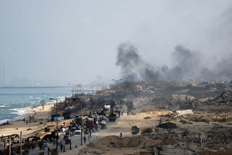 Des Palestiniens déplacés fuyant le nord de Gaza en raison des opérations israéliennes dans la bande de Gaza.