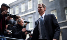 Le ministre britannique des Finances, Jeremy Hunt, devant le 10 Downing Street à Londres