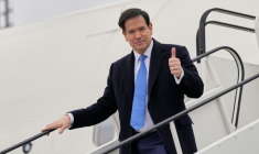 Le secrétaire d'Etat américain Marco Rubio à son arrivée à l'aéroport de Bratislava, 15 février 2026  ( POOL / Alex Brandon )