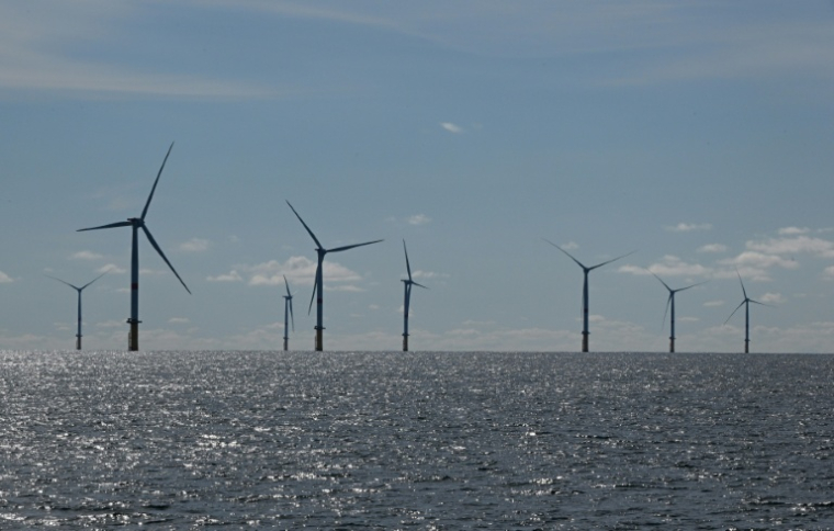 Des éoliennes au large de La Turballe (ouest), le 30 septembre  2022 ( AFP / Damien MEYER )