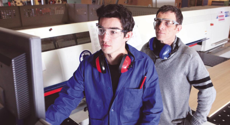 Les contrats d'alternance et d'apprentissage représentent au moins un tiers des créations des postes observées en France. (© Phovoir)