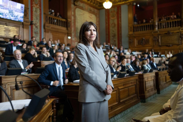Anne Hidalgo réitère son refus de vendre le Parc des Princes