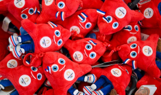 La "Phryge", symbole de Paris 2024, est devenu un tube de l'été ( AFP / KIRILL KUDRYAVTSEV )