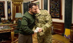 Le président ukrainien Volodymyr Zelenskiy et le commandant en chef de l'armée ukrainienne Oleksandr Syrskyi à Kiev, en Ukraine