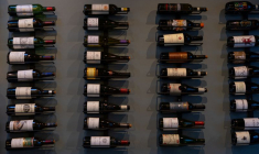 L'impact des droits de douane sur le vin et la nourriture dans les restaurants américains