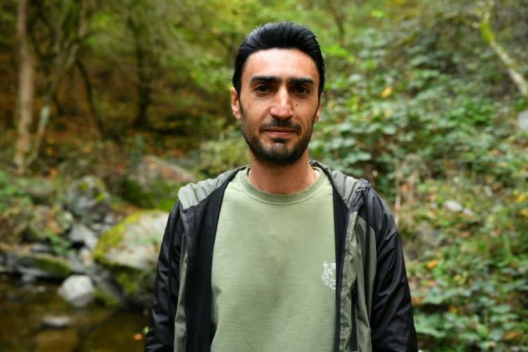 Le biologiste Harut Aghatelian près du village de Srashen, dans la réserve naturelle de Shikahogh, en Arménie, le 22 octobre 2026. ( AFP / STRINGER )