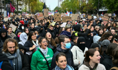 Manifestation pour le pouvoir d'achat et la défense des services publics, le 24 octobre 2026 à Paris  ( AFP / NICOLAS TUCAT )