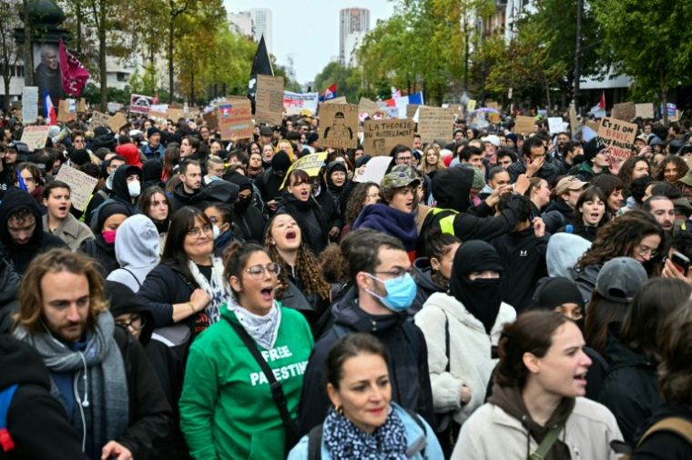 Manifestation pour le pouvoir d'achat et la défense des services publics, le 24 octobre 2026 à Paris  ( AFP / NICOLAS TUCAT )
