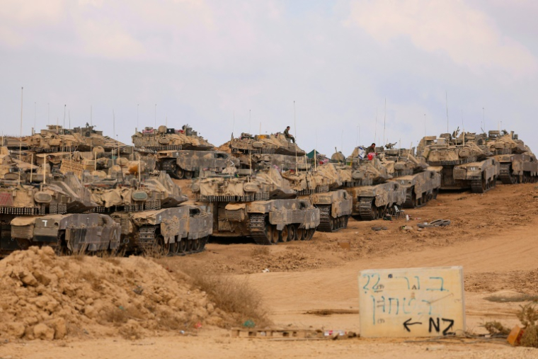 Des chars israéliens déployés à la frontière avec la bande de Gaza, le 19 septembre 2025 ( AFP / Jack GUEZ )