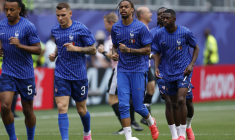 Les Bleus avec Digne et Barcola pour défier la Suède