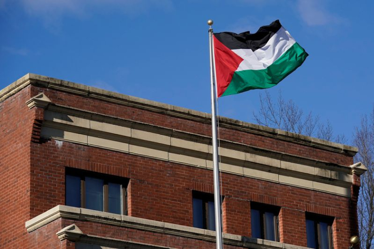 Le drapeau palestinien flotte dans les bureaux de l'Organisation de libération de la Palestine à Washington