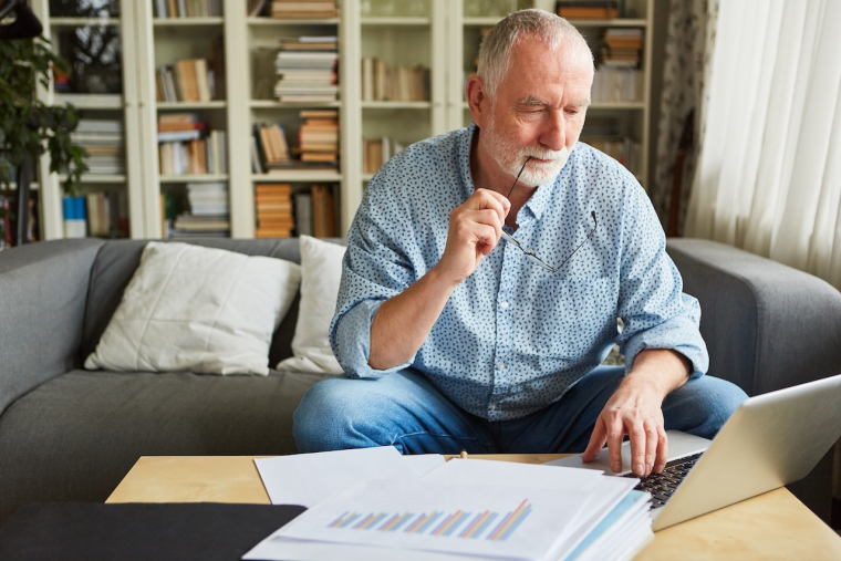 Une proposition de loi qui pourrait changer beaucoup de choses dans le cas du retard dans le versement d'une pension ( Cr&eacute;dits photo: Robert Kneschke - stock.adobe.com)