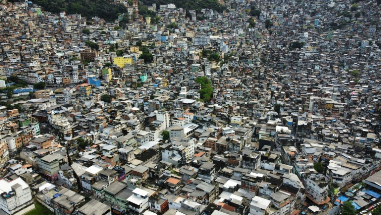 Vue aérienne de Rocinha, la plus grande favela de Rio de Janeiro, le 4 octobre 2026 ( AFP / Tercio TEIXEIRA )