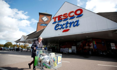 CORONAVIRUS: TESCO VA REMBOURSER 585 MILLIONS DE LIVRES D'AIDES PUBLIQUES
