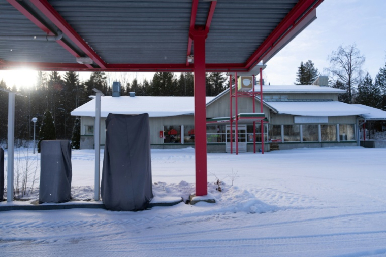 Les commerces à proximité du poste-frontière de Niirala, en Finlande, ont baissé le rideau. ( AFP / Alessandro RAMPAZZO )
