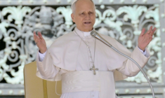 Le pape Léon XIV lors de son audience générale hebdomadaire place Saint-Pierre à Rome le 8 avril 2026 ( AFP / Tiziana FABI )