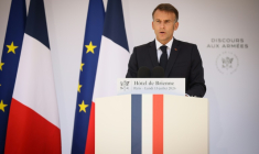 Le président Emmanuel Macron lors du traditionnel discours aux armées à l'hôtel de Brienne, à Paris, le 13 juillet 2026, à la veille du défilé annuel du 14 Juillet ( POOL / Thomas Padilla )
