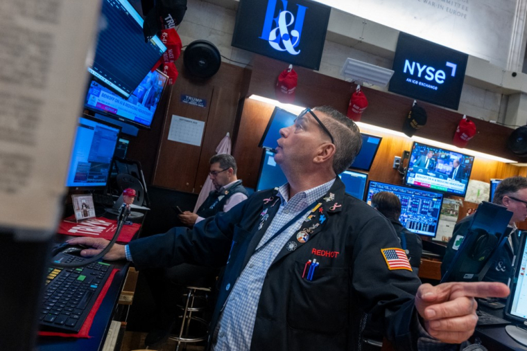 Des traders à New York, aux États-Unis, le 3 septembre 2025. ( GETTY IMAGES NORTH AMERICA / SPENCER PLATT )