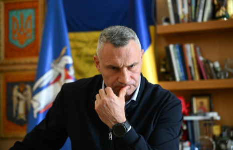 Le maire de Kiev, Vitali Klitschko, lors d'une interview à l'AFP à son bureau, le 8 octobre 2026  ( AFP / Sergei SUPINSKY )