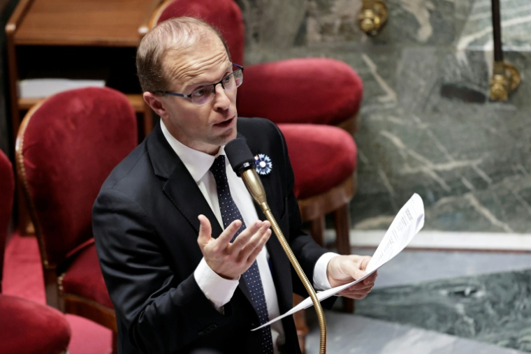 Le député de la Droite républicaine Thibault Bazin prononce un discours lors d'une session consacrée à l'examen du projet de budget de la Sécurité sociale (PLFSS) pour 2026 à l'Assemblée nationale, à Paris, le 8 novembre 2025 ( AFP / STEPHANE DE SAKUTIN )
