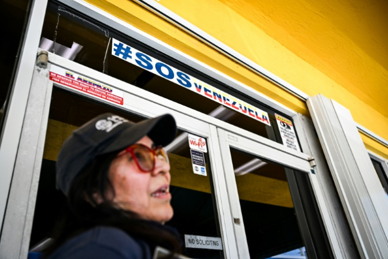 Employée dans un cabinet d'avocats, Keyla Mendez est l'une des quelque 350.000 Vénézuéliens bénéficiant d'une protection humanitaire aux Etats-Unis que l'administration du président Donald Trump a décidé de retirer, à Doral (Floride), aux Etats-Unis, le 20 mai 2025 ( AFP / CHANDAN KHANNA )