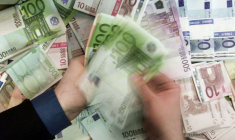 FRANCE: LE GOUVERNEMENT NE PRÉVOIT PAS D'AUGMENTER LES IMPÔTS