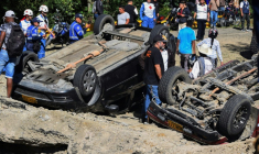 Le site d'un attentat à la bombe sur une route à  El Tunel, dans le sud-ouest de la Colombie, le 25 avril 2026  ( AFP / Francisco Calderon )
