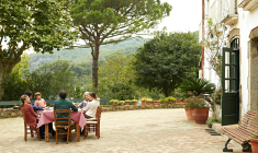 L’indivision, souvent choisie pour sa simplicité, demande une organisation rigoureuse pour éviter les tensions entre coacquéreurs. ( crédit photo : Getty Images )