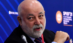 Viktor Vekselberg, actionnaire du groupe industriel suisse Oerlikon, lors d'une conférence à Saint-Pétersbourg, le 3 juin 2021. ( AFP / OLGA MALTSEVA )