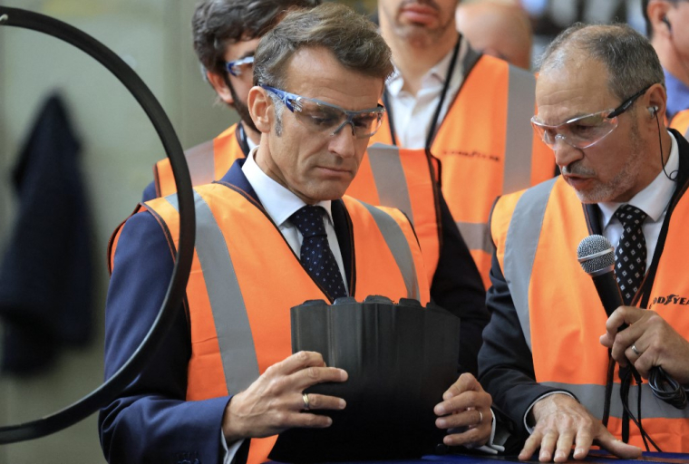 Emmanuel Macron, à l'usine Goodyear d'Amiens, le 8 juin 2026 ( POOL / LUDOVIC MARIN )
