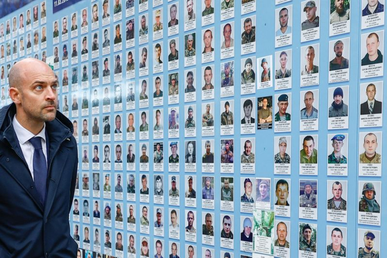 Le ministre français des Affaires étrangères Barrot en visite en Ukraine