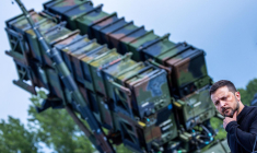 Le président ukrainien Volodymyr Zelensky en conférence presse lors d'une visite dans une zone d'entraînement militaire du Mecklembourg-Poméranie-Occidentale, au nord-est de l'Allemagne, le 11 juin 2024. Une zone où des soldats ukrainiens sont formés au système de missiles de défense aérienne "Patriot". ( POOL / JENS BUTTNER )