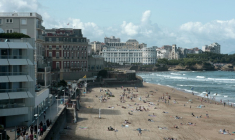 La plage de Miramar à Biarritz, dans les Pyrénées-Atlantiques, le 13 août 2019 ( AFP / IROZ GAIZKA )