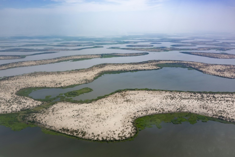 Vue aérienne du lac Tchad le 18 juin 2025 ( AFP / Joris Bolomey )